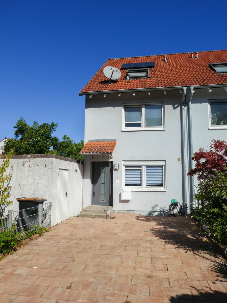 Wohnen mit Garten, Terrasse und viel Platz – gepflegtes Reihenendhaus mit Garage und Stellplatz