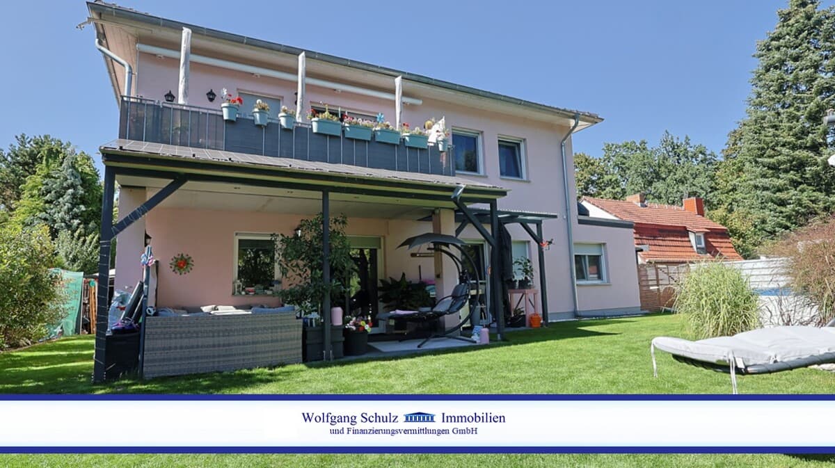 Familienglück trifft Kapitalanlage – modernes Zweifamilienhaus in Mahlow
