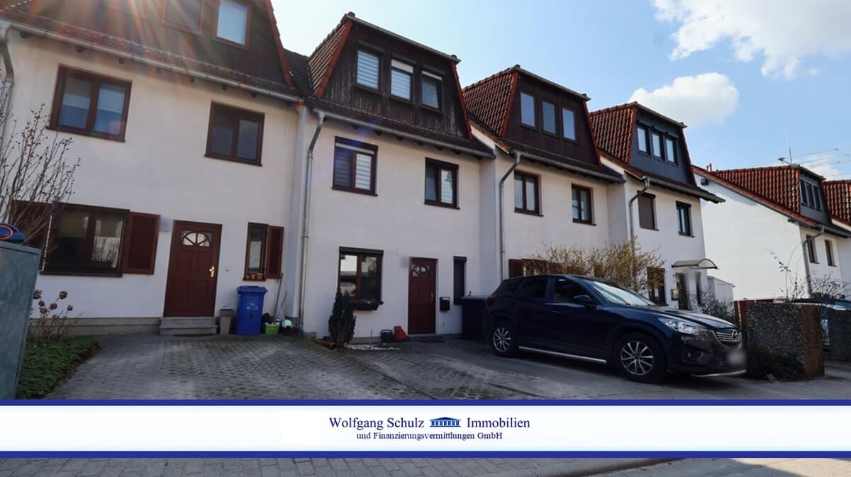 Ihr neues Familienglück: Lichtdurchflutetes Reihenmittelhaus mit Pool-Oase!
