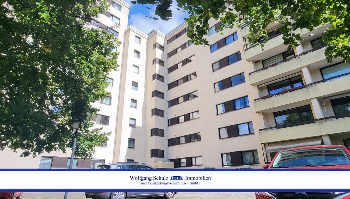 Großzügige und gepflegte 4-Zimmer-Wohnung mit Loggia und schöner Raumaufteilung