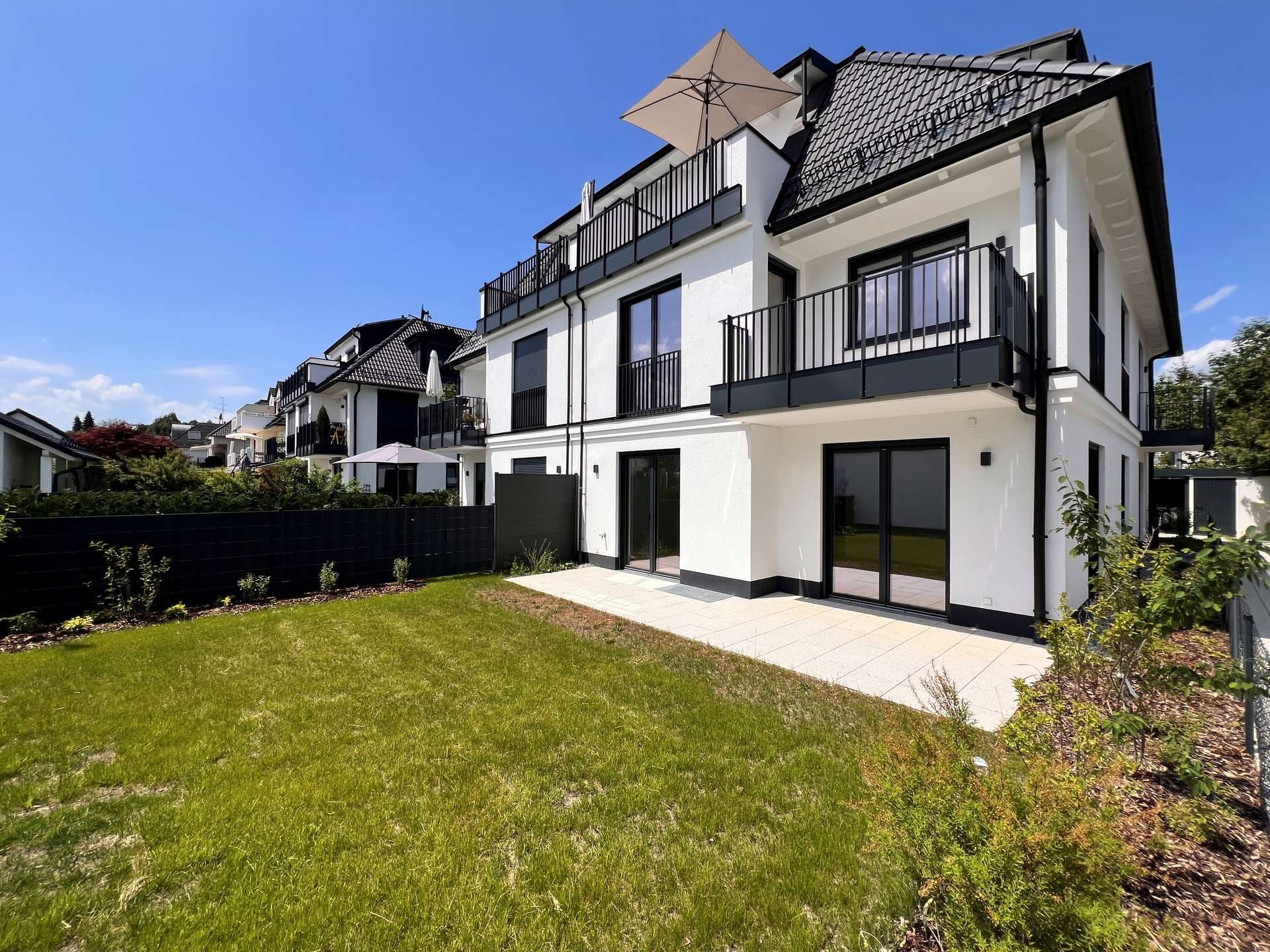 NEUBAU-5-Zimmer-Gartenwohnung mit Süd-Terrasse (inkl. 2 Räume im wohnlich ausgebautem Souterrain)