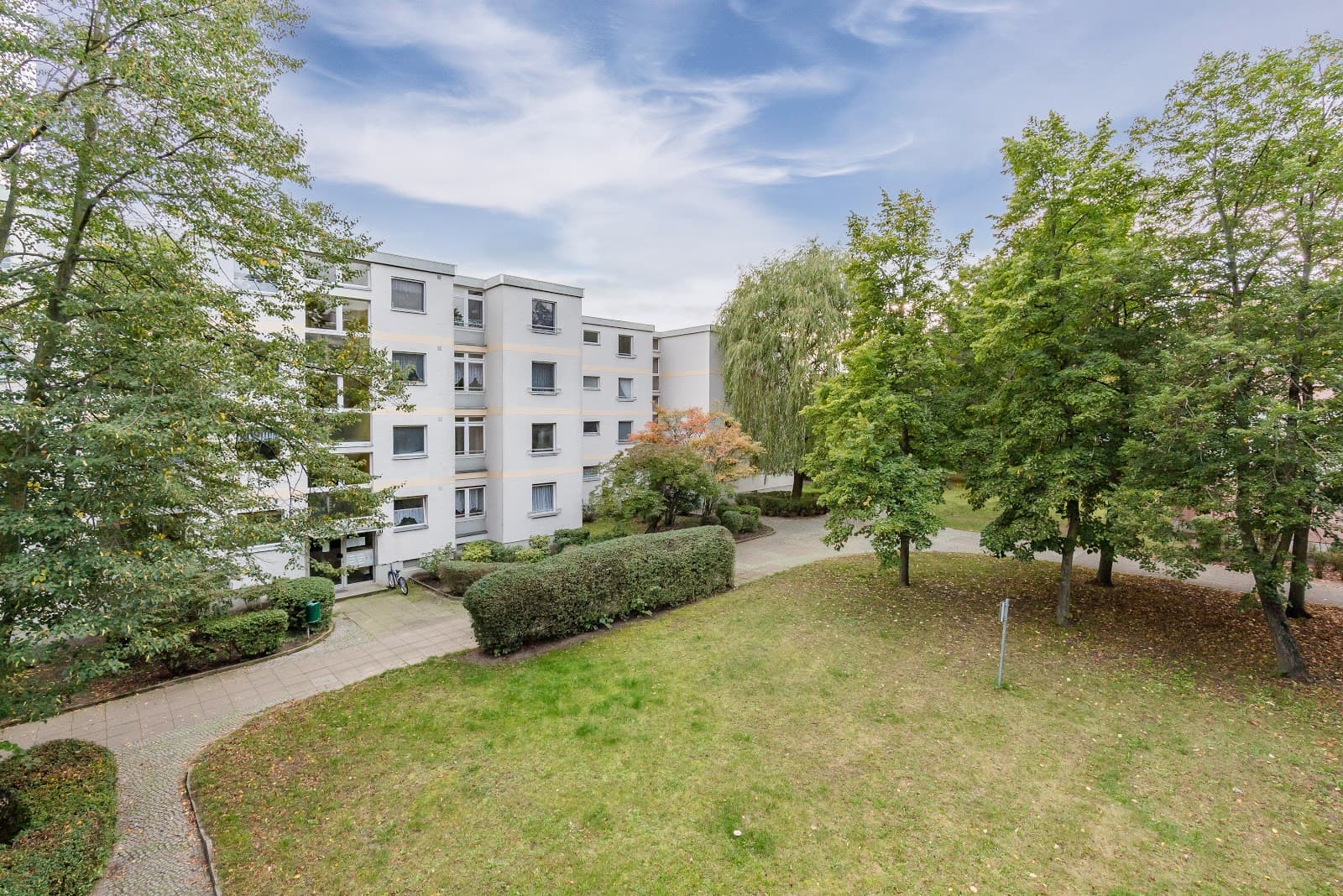 Moderne Wohnung mit Dusche im Grünen