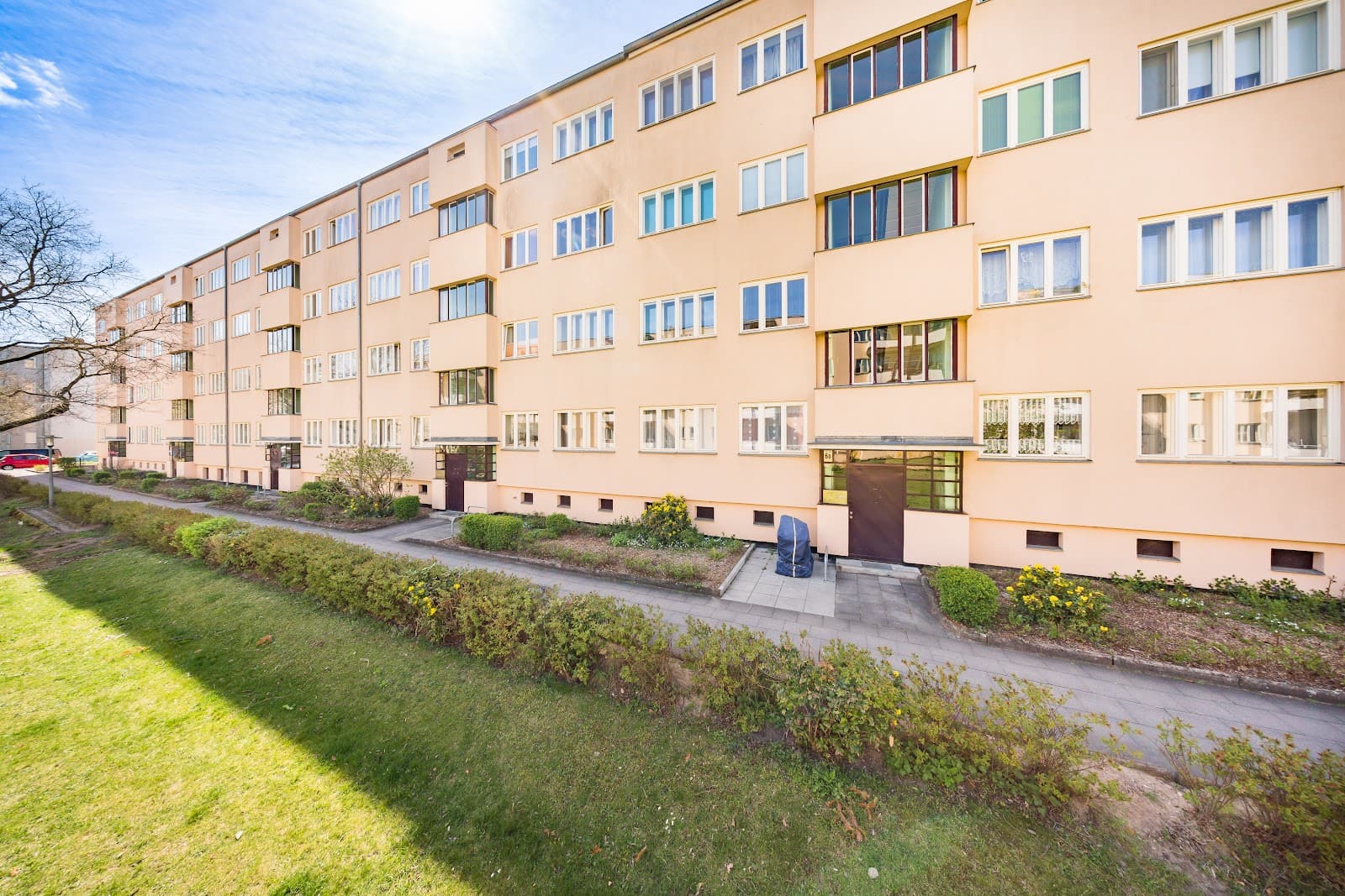 Helle 2-Z.-Wohnung mit Balkon u. Tageslichtbad für Selbstrenovierer – WBS-Berechtigung 100 bis 140