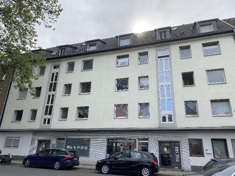 Für Selbstzahler :2-R-DG-Wohnung - zentral gelegen