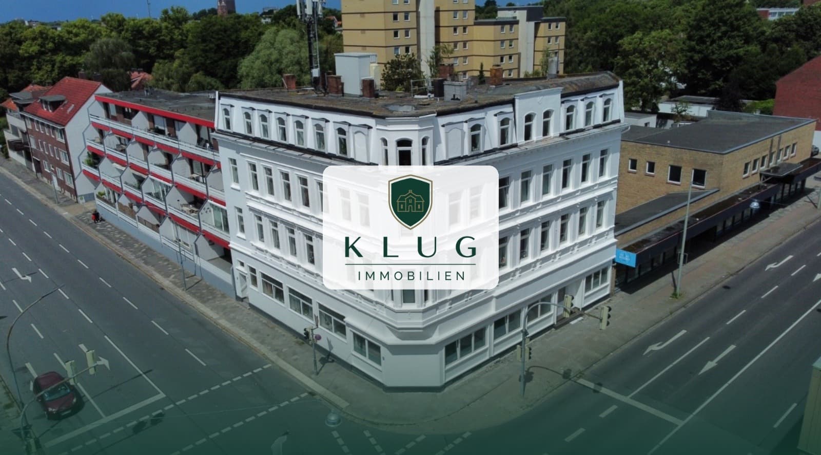 Bezugsfertig mit Blick zum Hafen: Helle 4-Zimmer-Dachgeschosswohnung mit ca. 106 m²