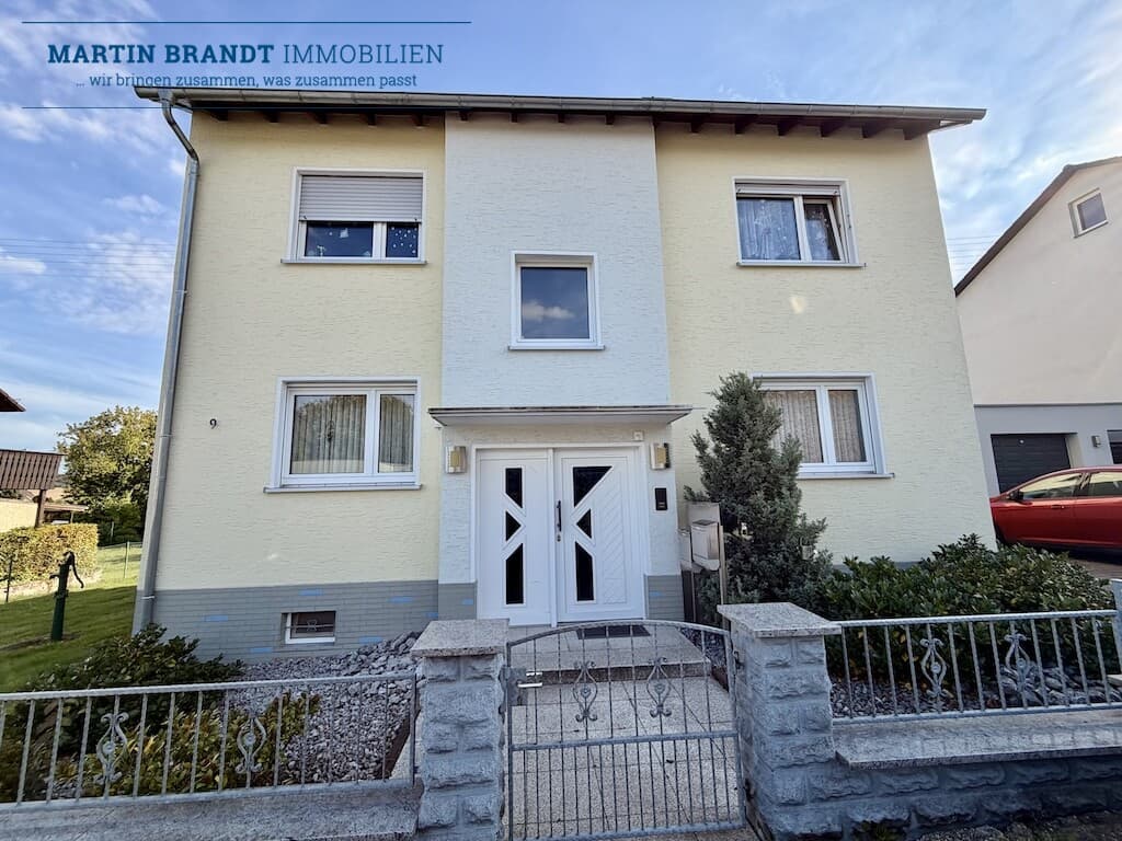 Freistehendes Zweifamilienhaus mit großen Grundstück
in ruhiger Wohnlage von
Idstein / Wörsdorf