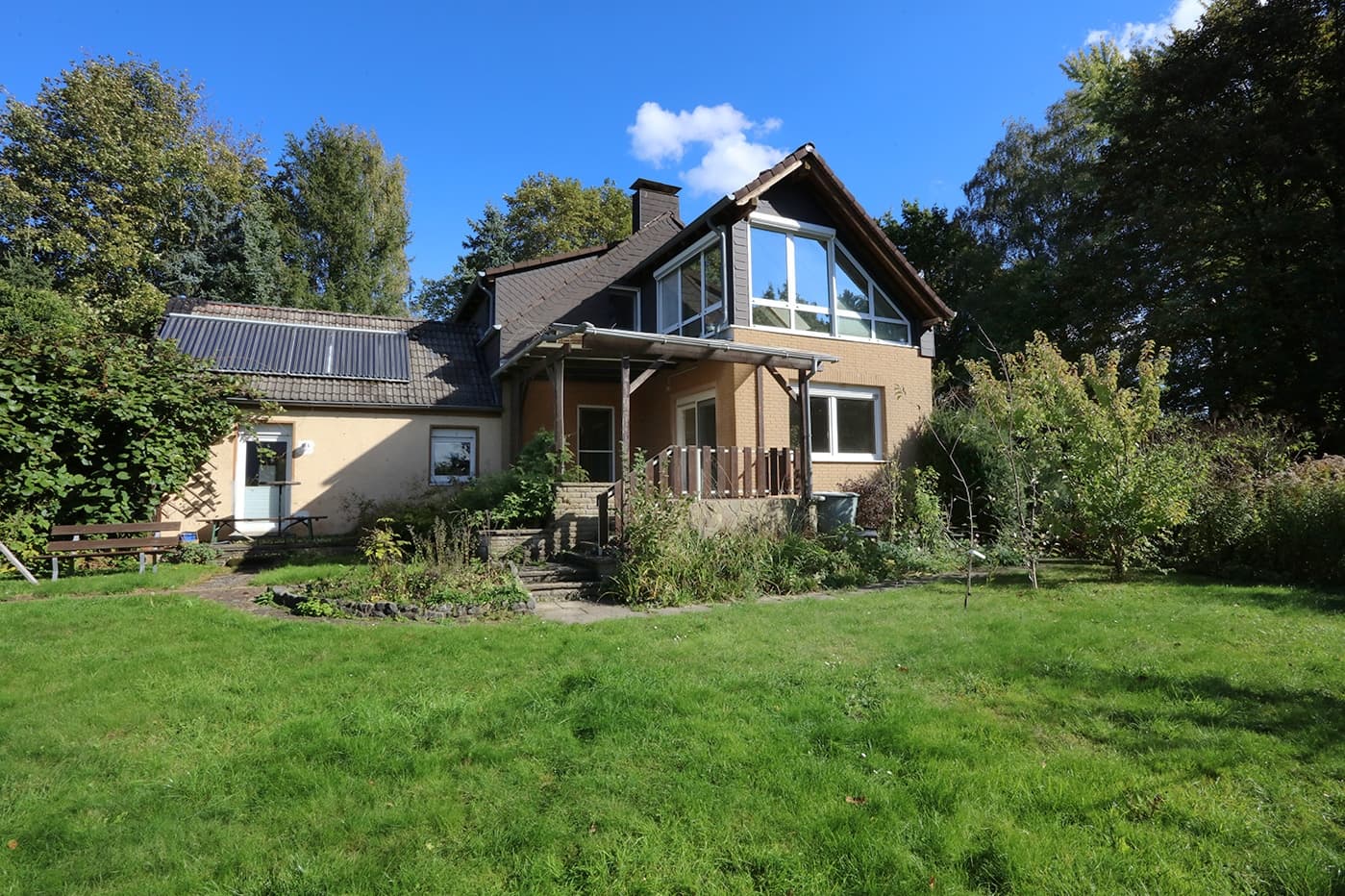 Fröndenberg-Dellwig: 1-2 Familienwohnhaus zzgl. 30 m² Bungalow