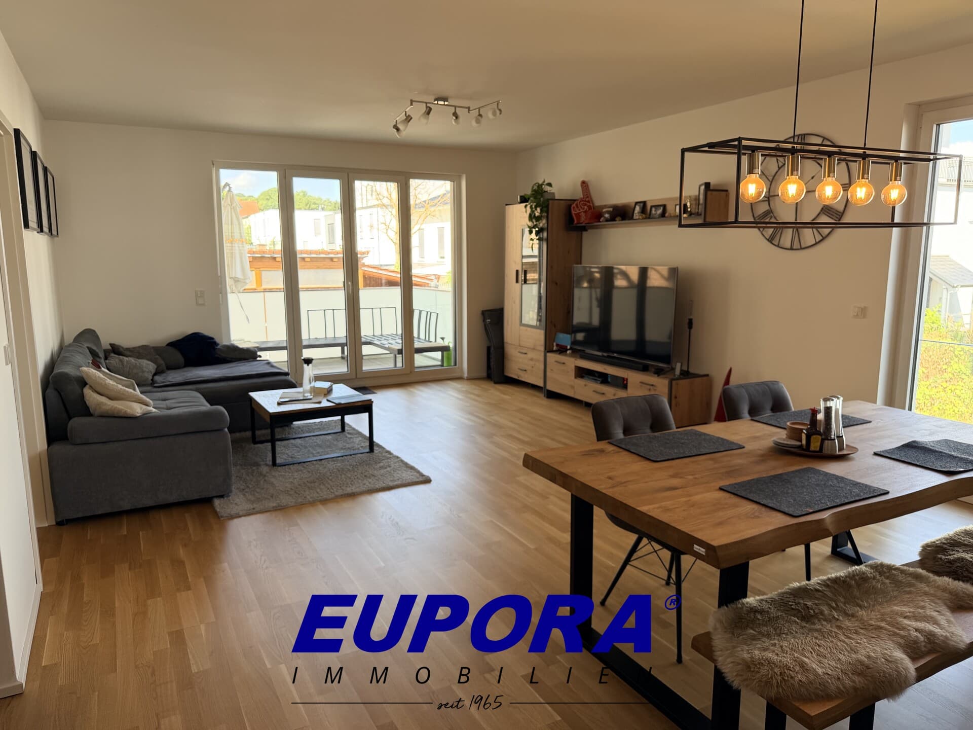 EUPORA® Immobilien: Schöne Wohnung mit Balkon in Kirchheimbolanden am Schloßgarten.