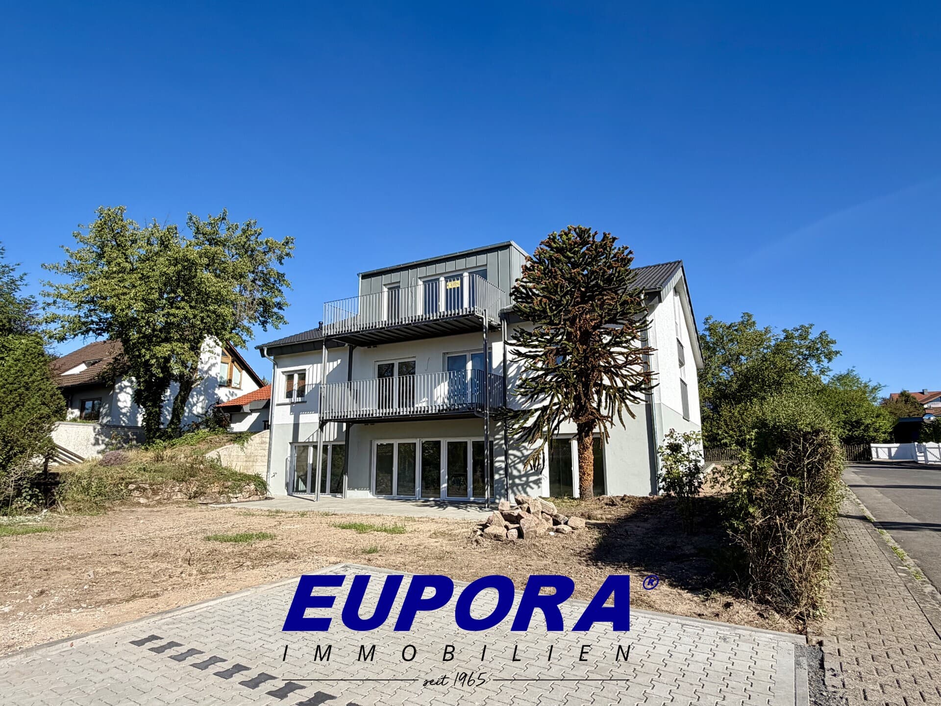 EUPORA® Immobilien: Frisch sanierte Wohnung mit Garten in Kirchheimbolanden.