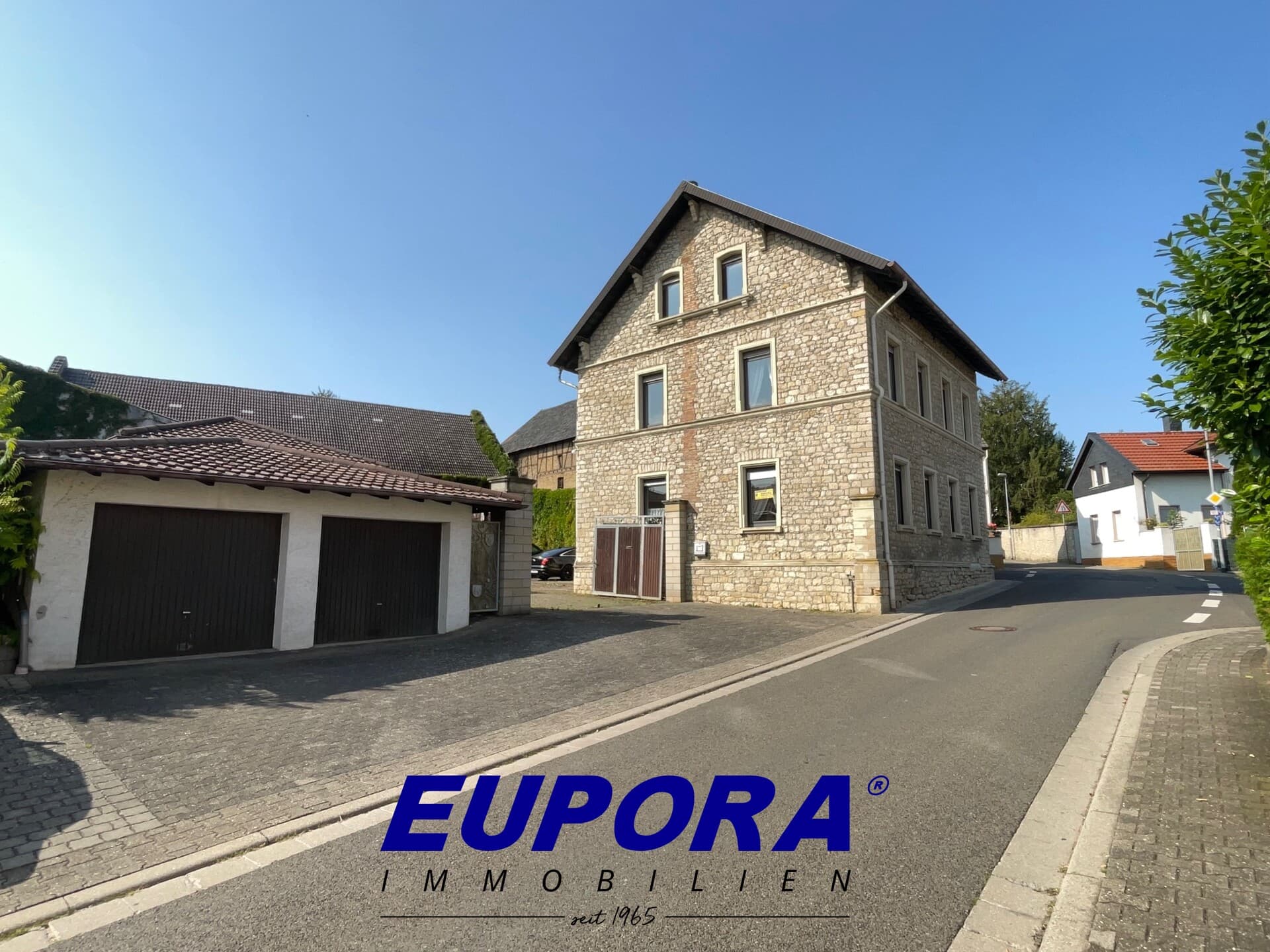 EUPORA® Immobilien: Schöner Winzerhof mit Scheunen und Weinkellern in Essenheim bei Mainz.