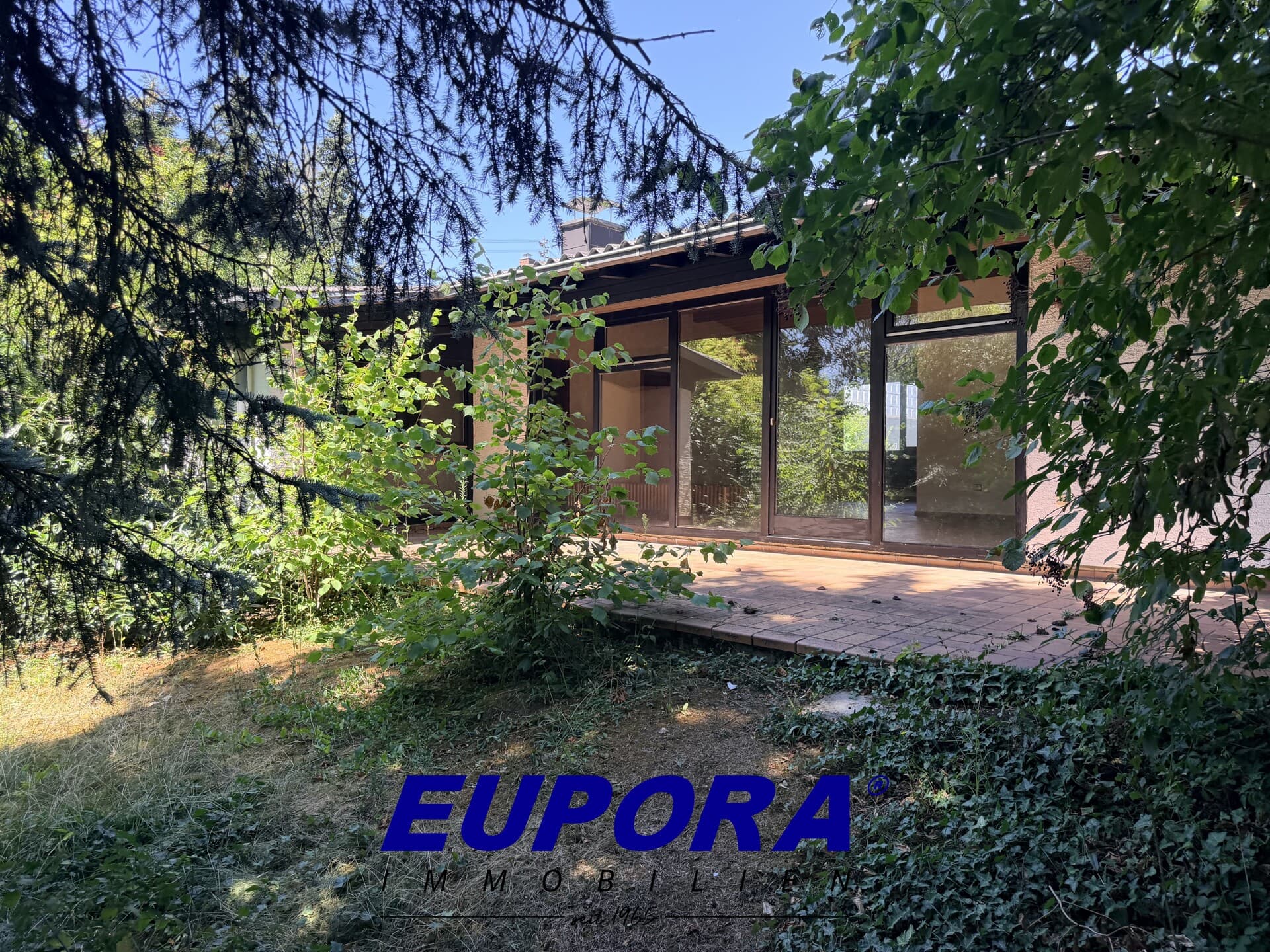 EUPORA® Immobilien: Bungalow mit Garten und Garage in Marnheim.