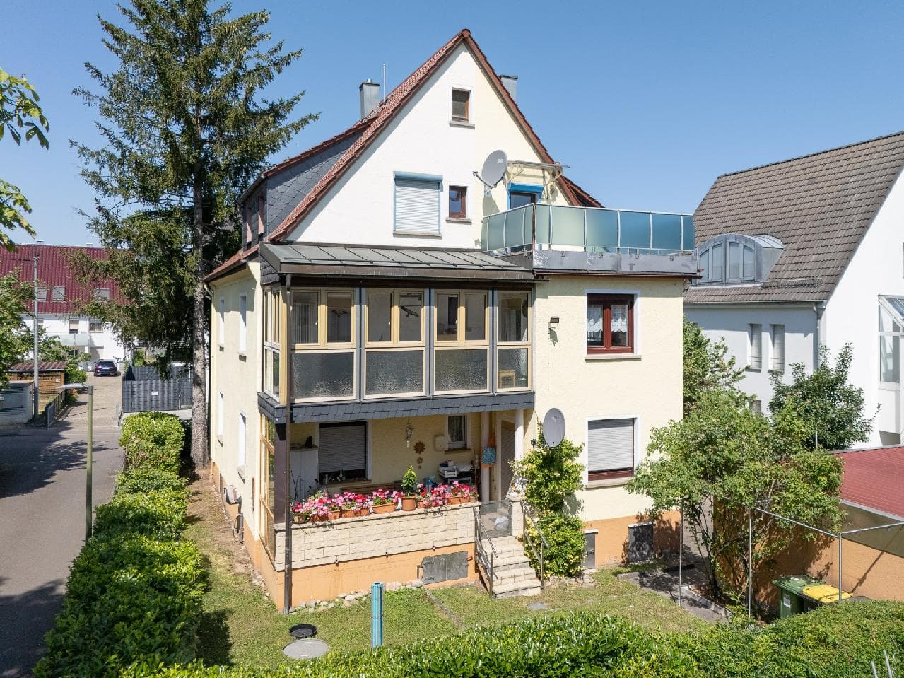 Langlebiges, massiv gebautes Dreifamilienhaus in Asperg - für Macher und Gestalter