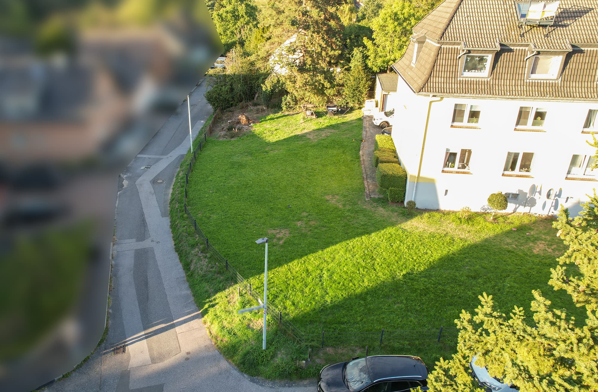 sonniges Eckgrundstück - individuell bebaubar