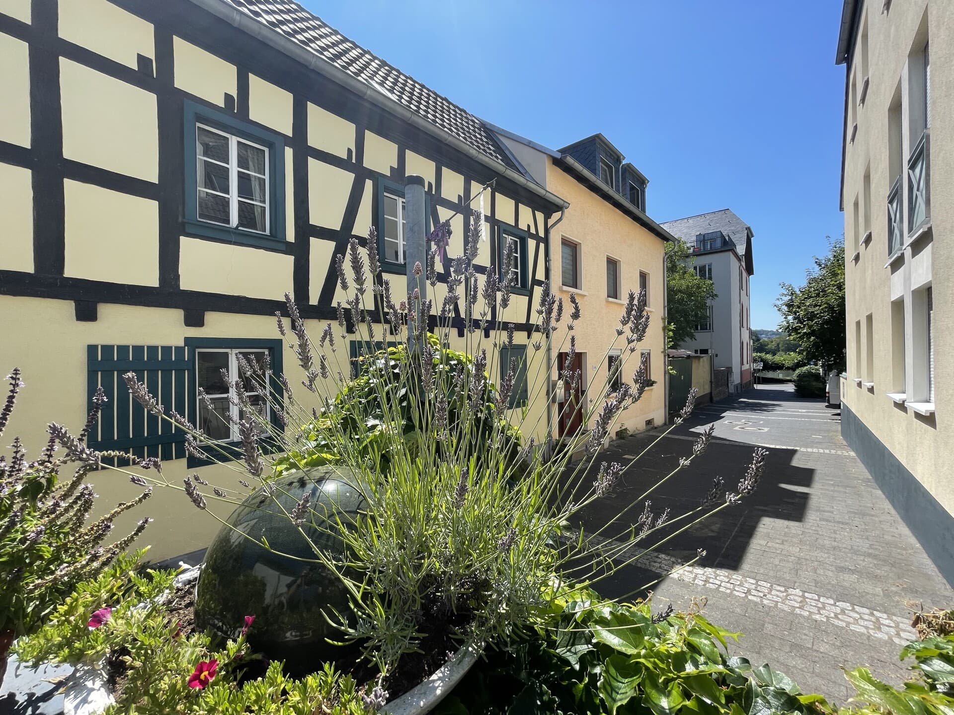 Königswinter Rheinlage: Großfamilie gesucht - 6 Wohneinheiten auf Hofanlage möglich!