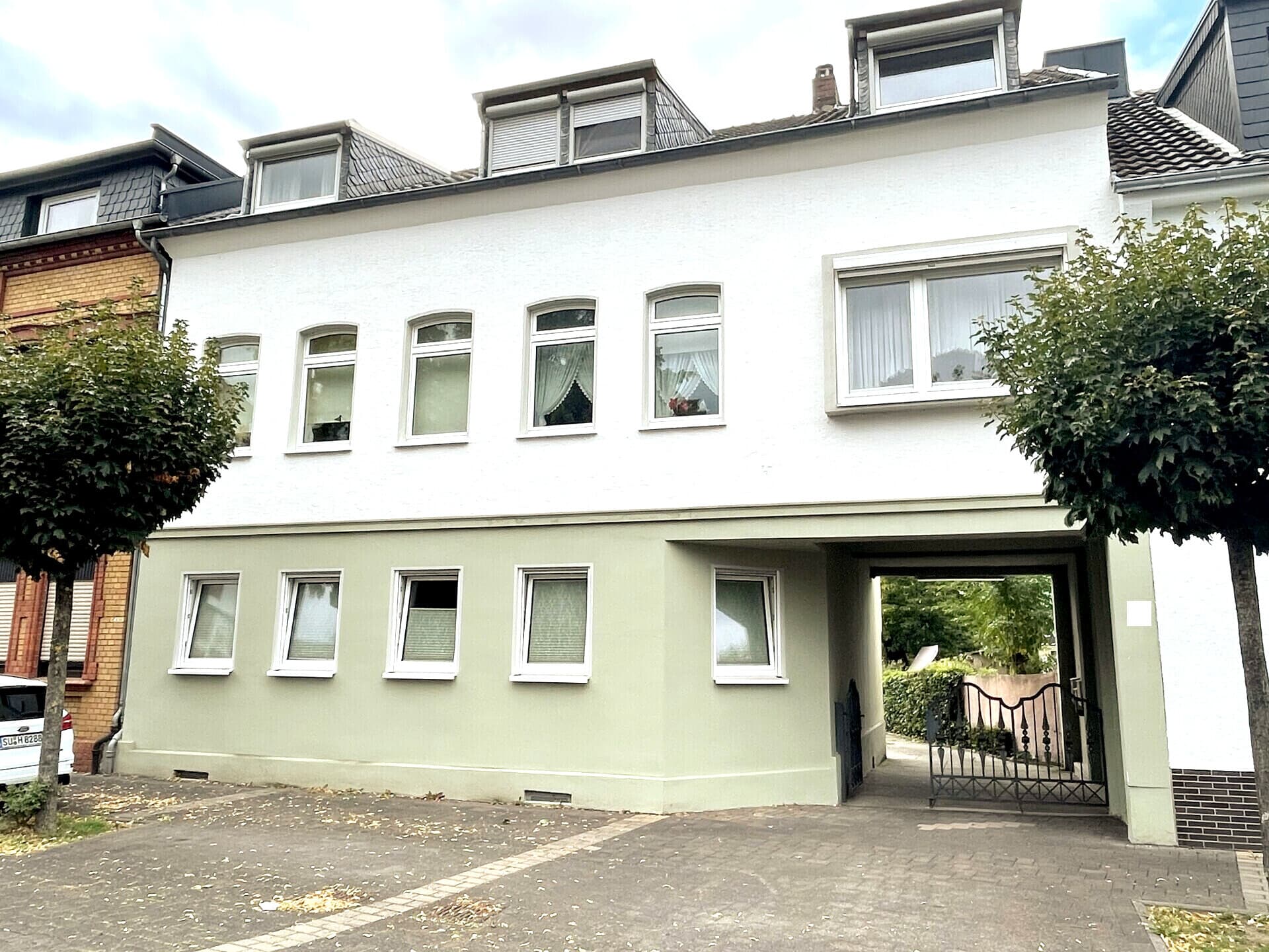 Siegburg-Zange: 3-Parteienhaus in Bestlage - tolle Möglichkeiten und viel Potential!
