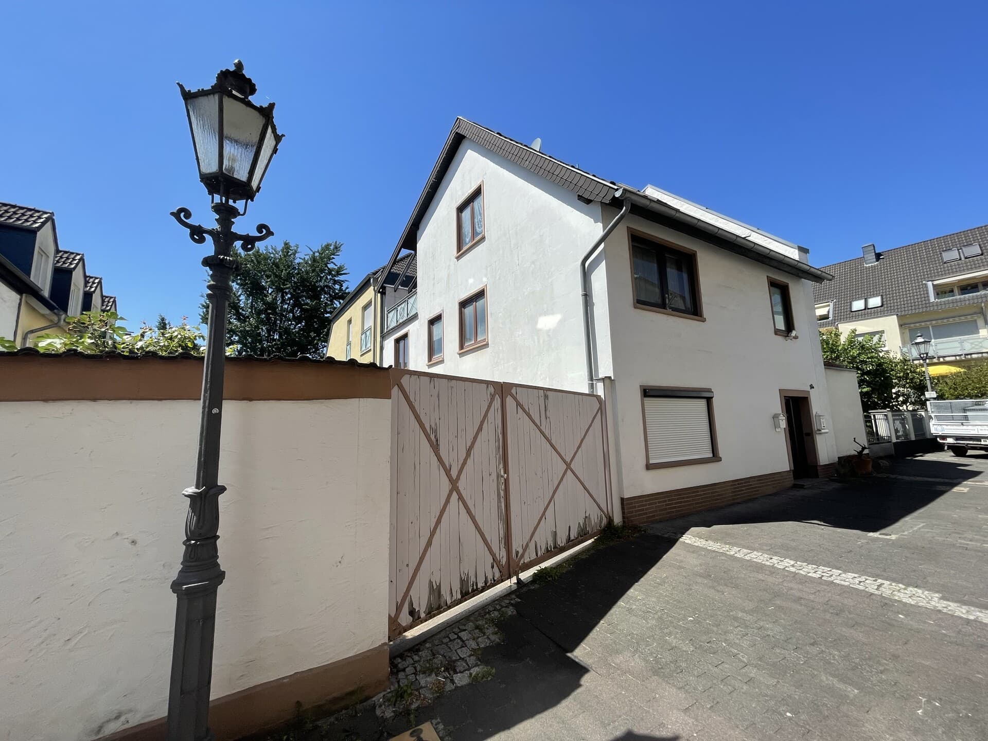 Königswinter Rheinlage: Viel vermietbare Fläche - 6 Wohneinheiten auf Hofanlage möglich!