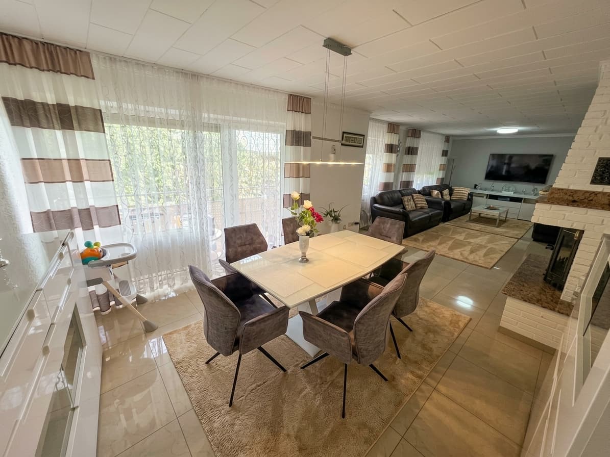 Siegburg-Stallberg: Sonnige 4-Zimmer-Wohnung - Balkon & Aufzug