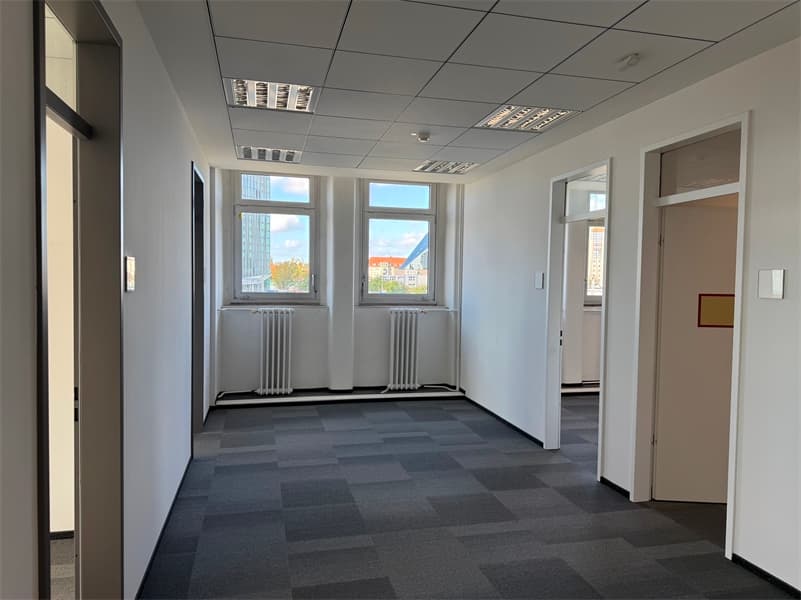 Büro an der Autobahnausfahrt Sonnenallee zu mieten