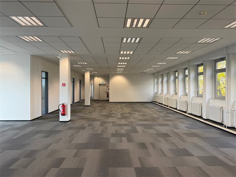 Büro an der Autobahnausfahrt Sonnenallee zu mieten