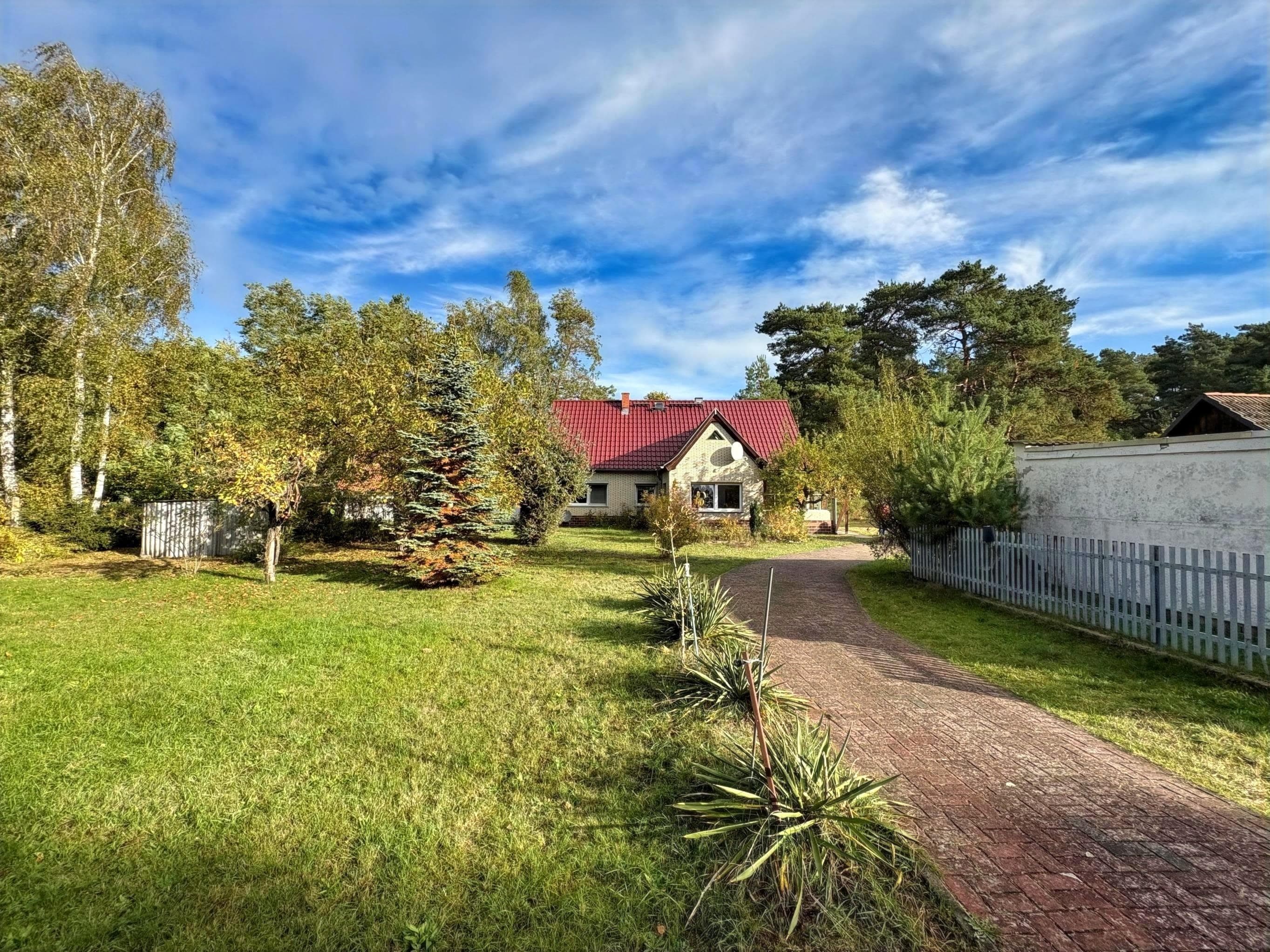 Ruhiges Familienhaus mit Einliegerwohng.