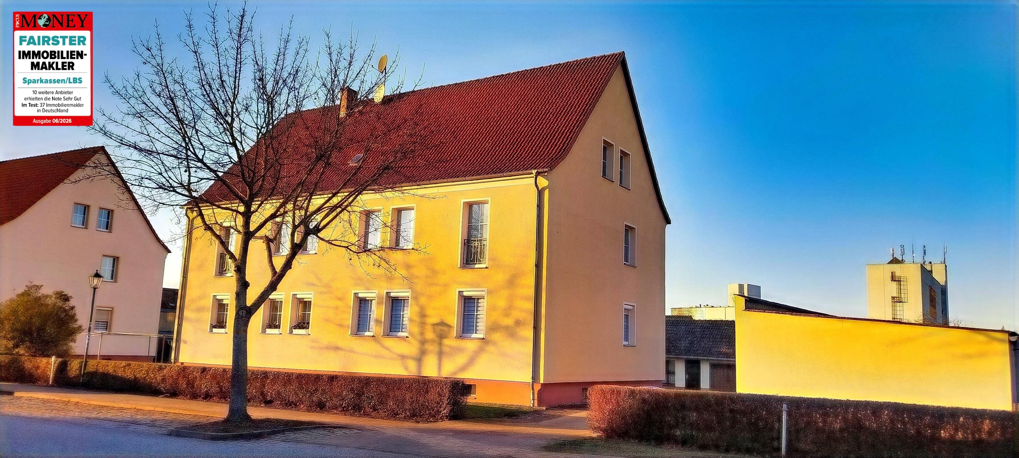 vermietete Dachgeschoss-Wohnung mit EBK