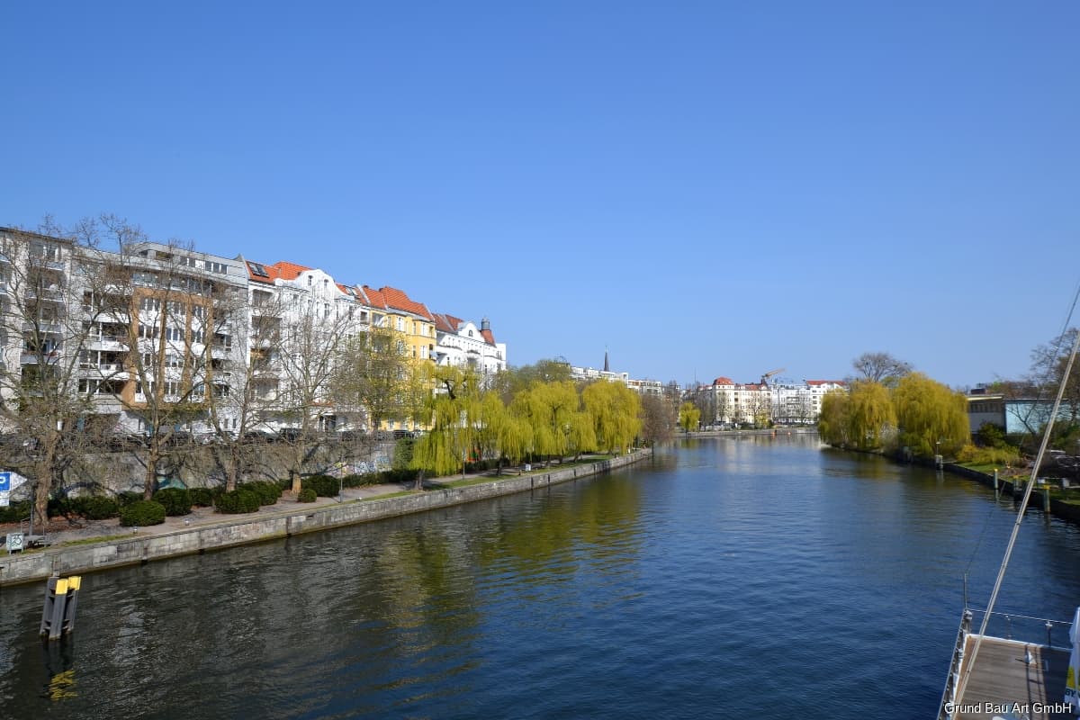Tolle Wohnung in modernem Ensemble direkt an der Spree