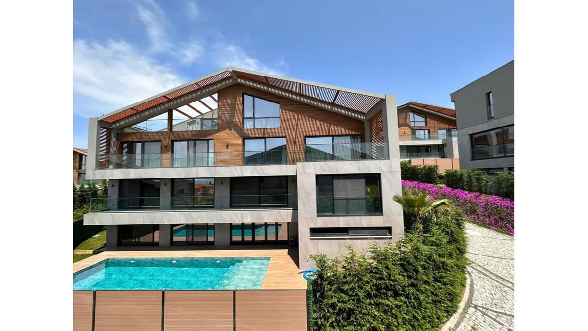 Meerblick-Villa mit Balkon und Pool in Istanbul-Büyükcekmece