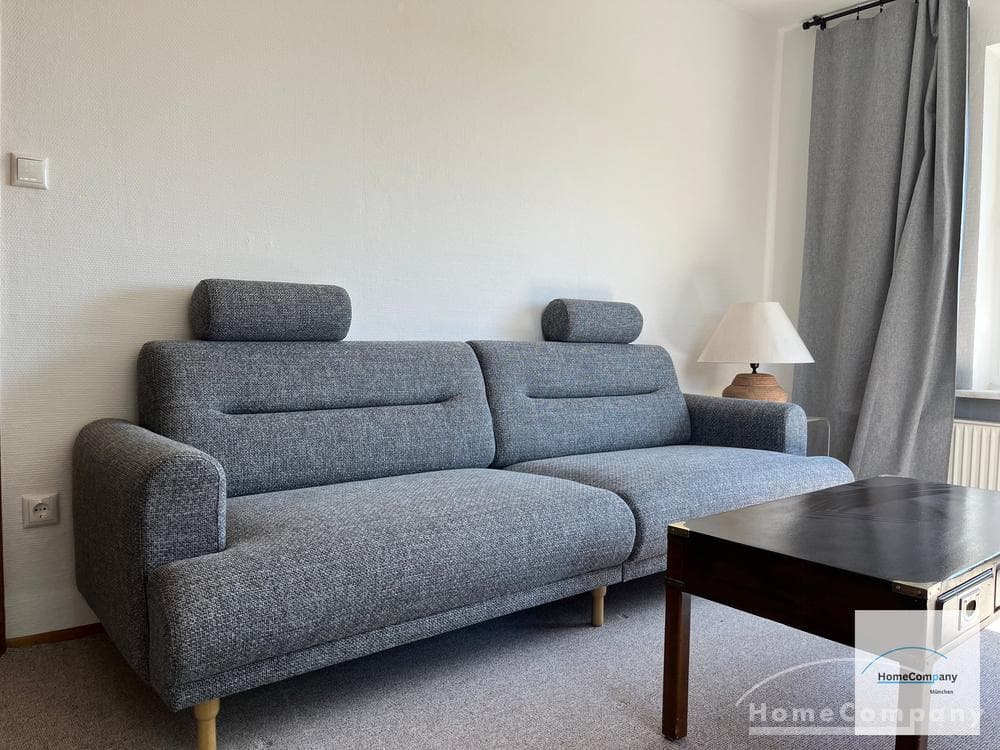 Lichtdurchflutete, freundlich möblierte 3-Zimmer-Wohnung mit Dachterrasse