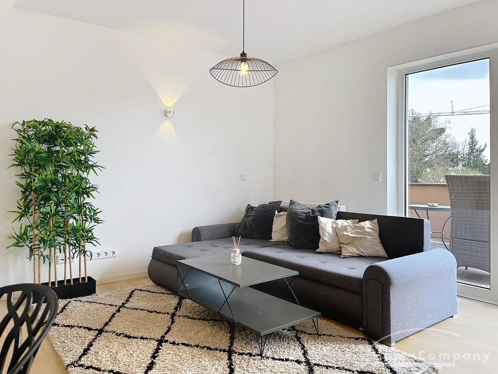 Modern möblierte 3-Zimmer-Wohnung mit Balkon in Sendling