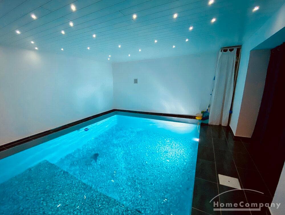Außergewöhnlicher Designer-Bungalow mit Indoor-Pool, Heimkino & Smart-Home in ruhiger Naturlage
