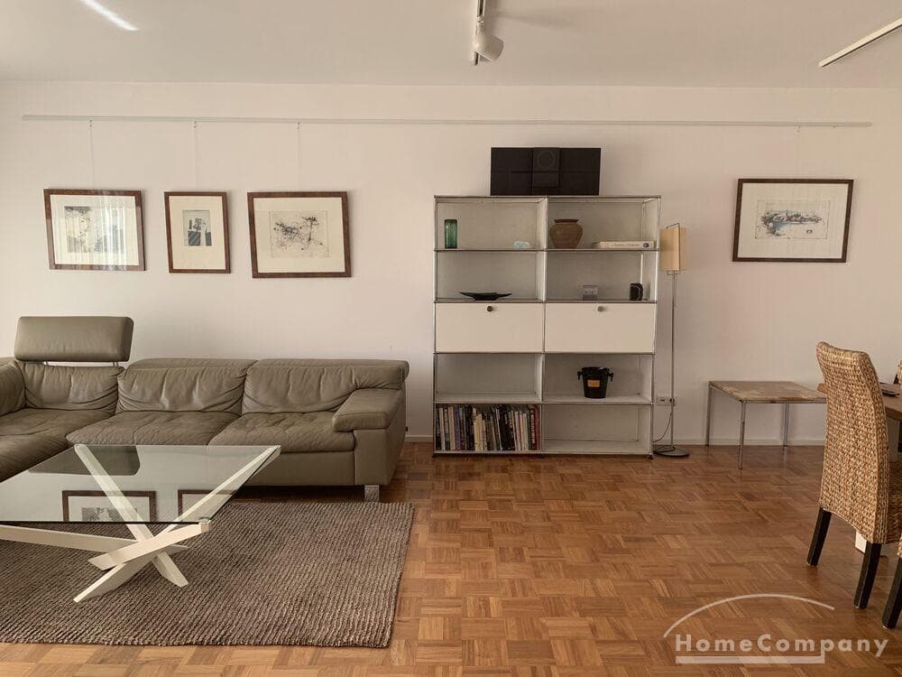 Modern möblierte 2-Zimmer-Wohnung mit Balkon