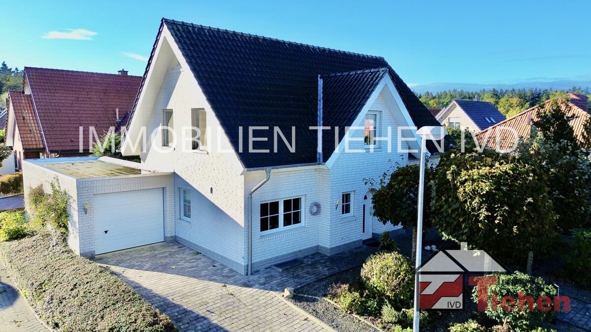 Ganz besonders wohnen – Fünf-Giebel-Landhaus mit sonnigem Garten! PROVISIONSFREI!
