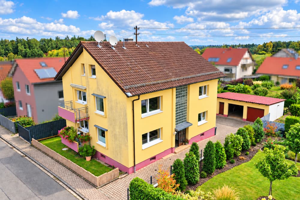 3 FAMILIENHAUS IN SPIELBERG MIT 4 BALKONEN, TAGESLICHTBÄDERN, GARTEN UND 2 GARAGEN