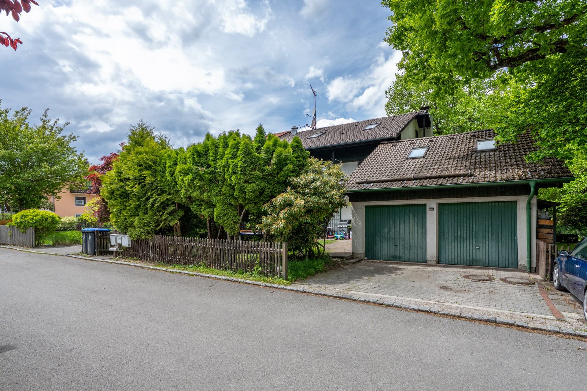 AIGNER - Doppelhaushäfte mit Entwicklungspotenzial in ruhiger Lage von Bernried