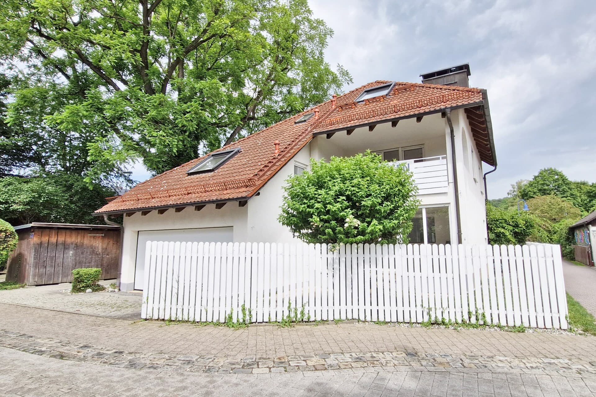 AIGNER- Herrsching - Schönes Einfamilienhaus mit Einliegerwohnung, nur 4 Gehminuten zum See