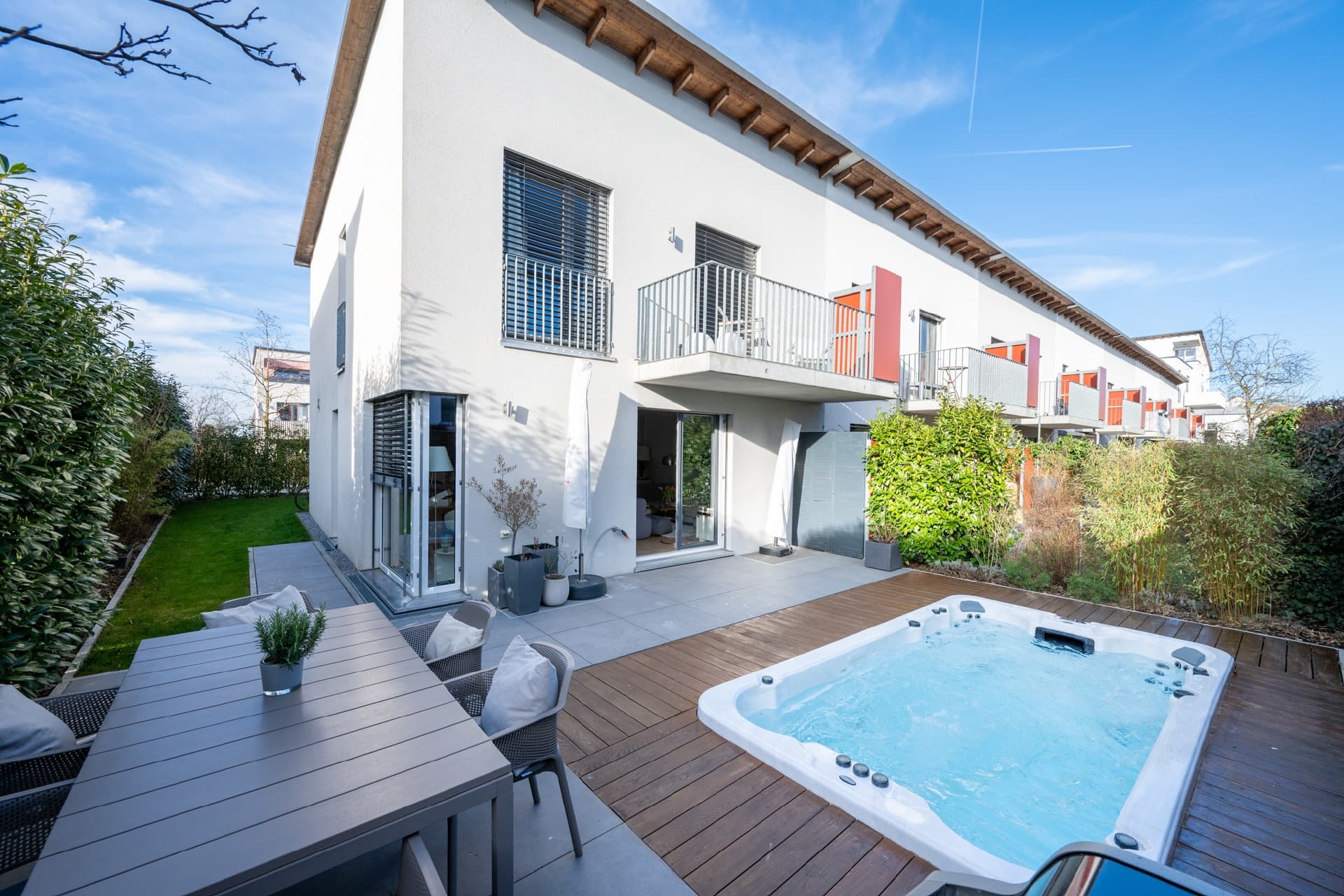 AIGNER - Modernes Reiheneckhaus mit swim - Spa und sonniger Süd-Terrasse