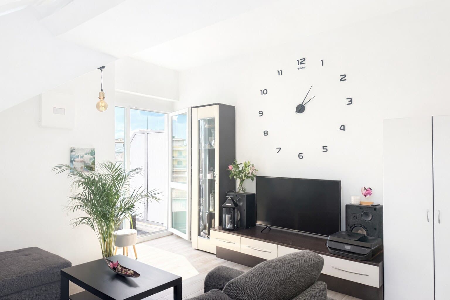 AIGNER - Moderne 2-Zimmer-Dachgeschosswohnung in Germering zum Selbstbezug