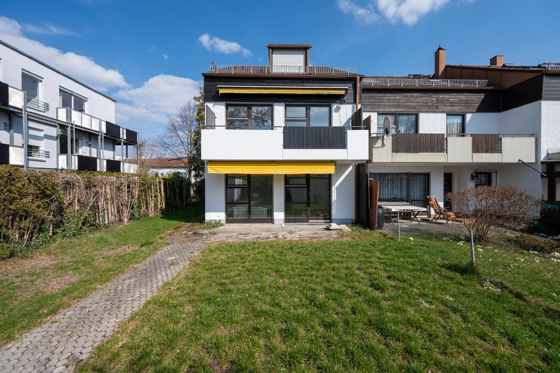 AIGNER - Gestalten statt Kompromisse: Reiheneckhaus mit Garten und Ausbaupotenzial in Aubing