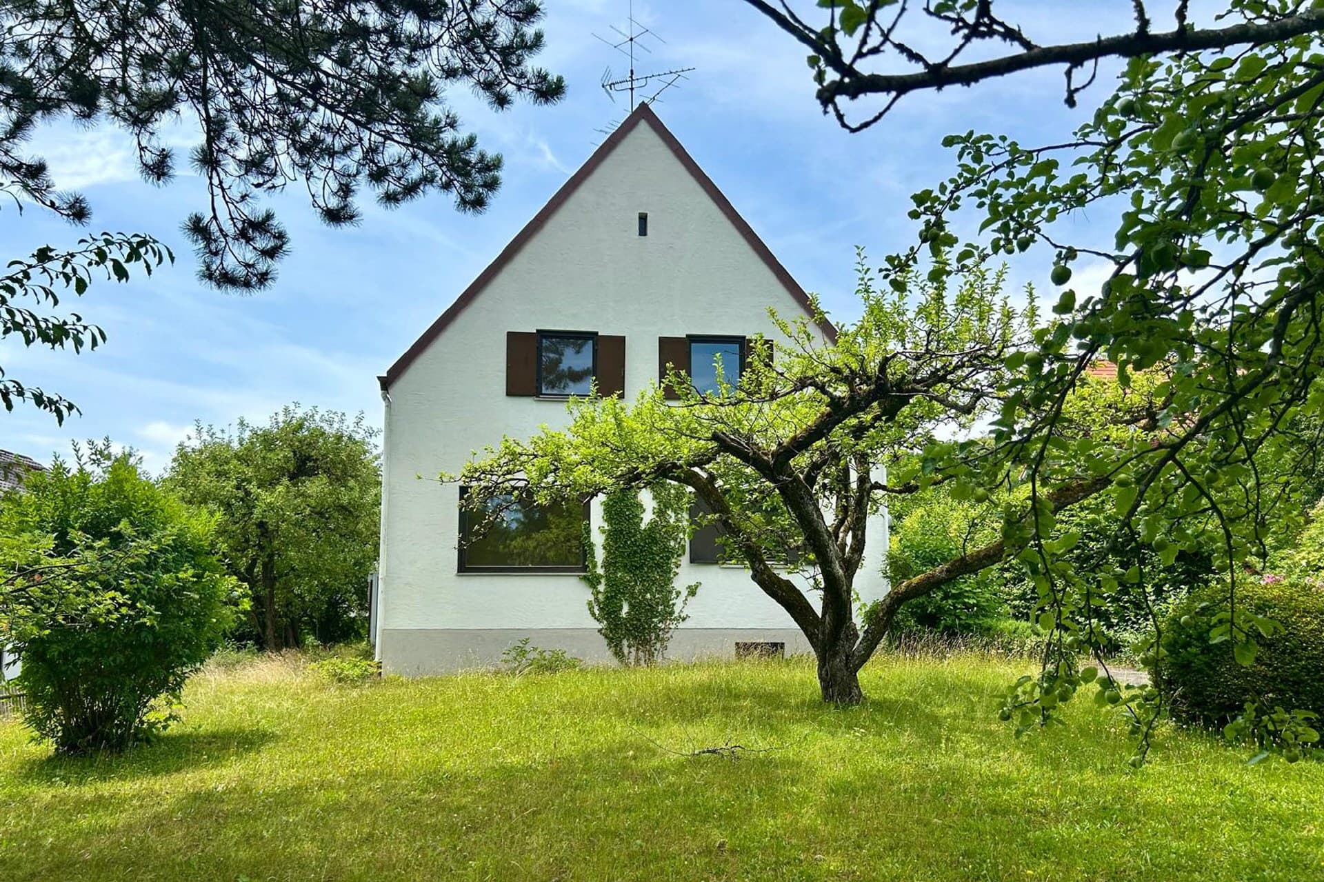 AIGNER - Grundstück für zwei MFH oder zwei EFH/DH in begehrter Lage von Starnberg!