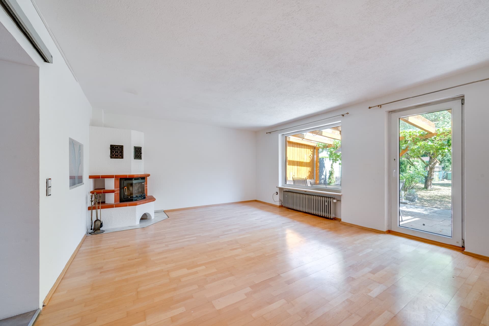 AIGNER - Charmantes Reihenhaus mit großzügigem Garten in ruhiger Lage von Neufahrn