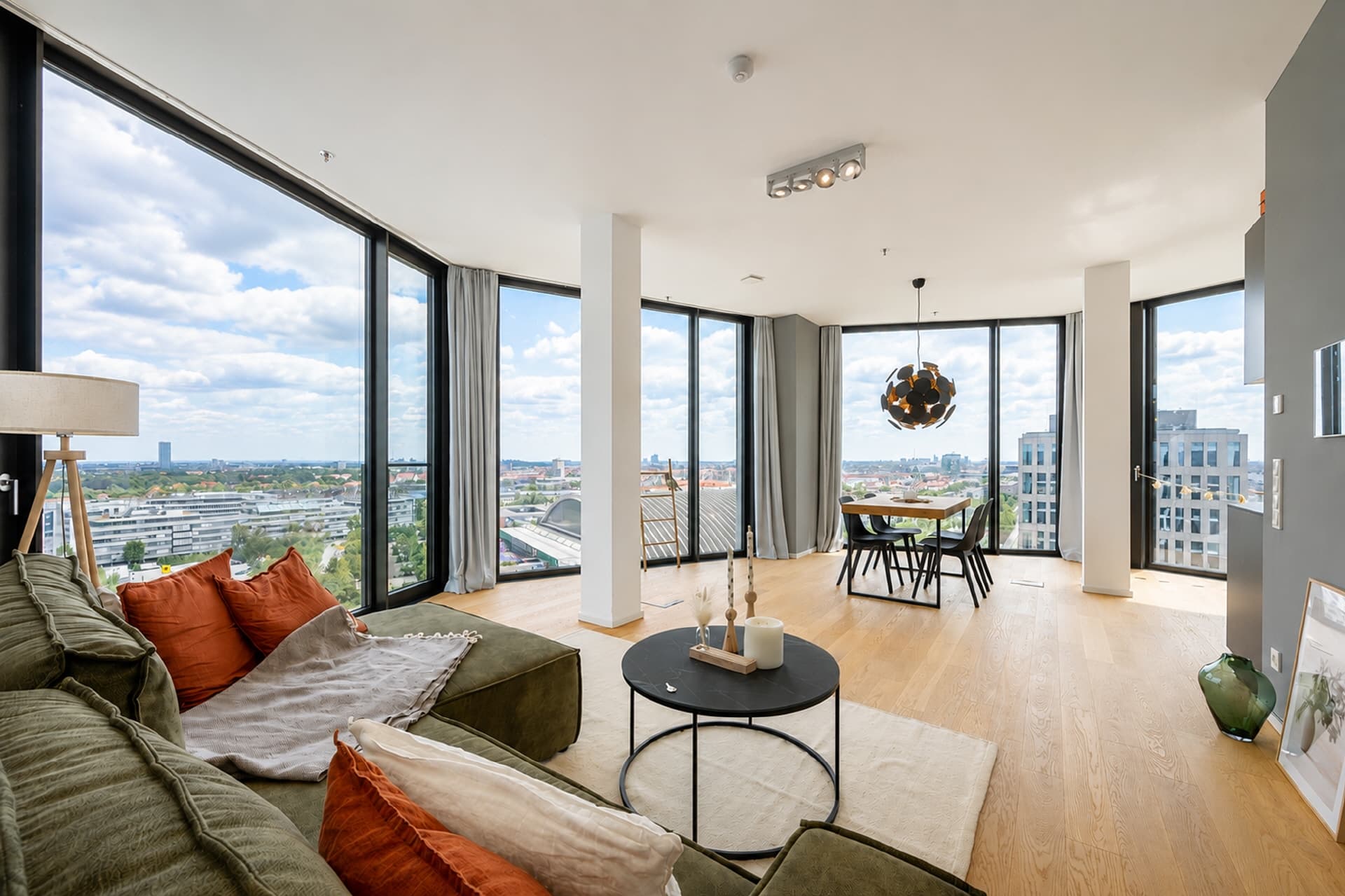 AIGNER - Friends Tower - Exklusive 2-Zimmer-Wohnung im 14. Obergeschoss mit Panoramablick