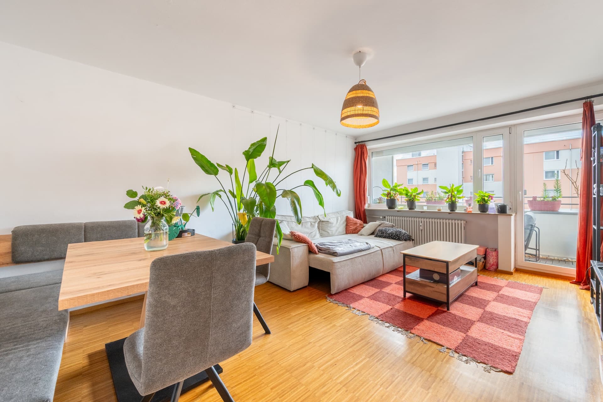 AIGNER - Gepflegte 3-Zimmer-Wohnung mit West-Loggia fußläufig zum Lerchenauer See