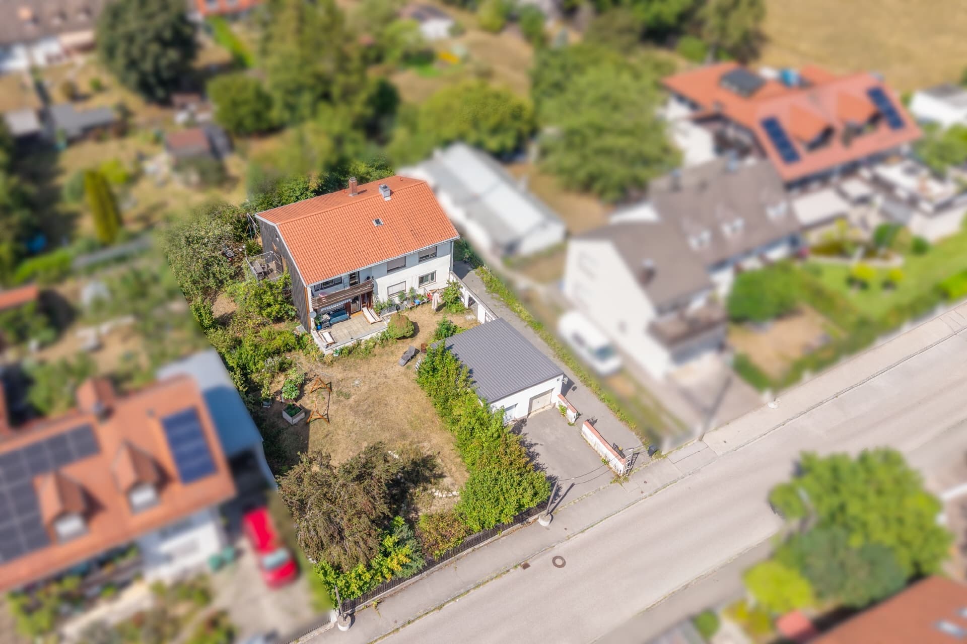 AIGNER - Attraktives Grundstück in Südostlage mit ca. 1.000 m² und Altbestand