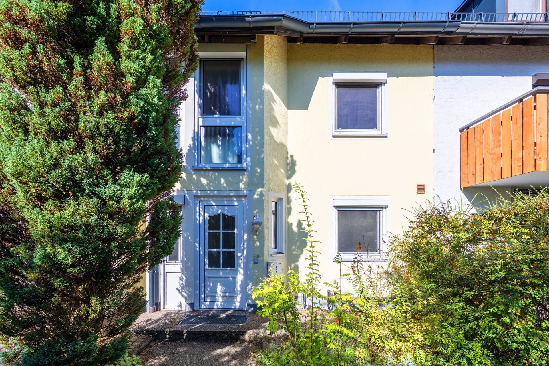 AIGNER - Familienfreundlich wohnen in Pasing: Großzügiges RMH mit Westgarten & Stellplatz