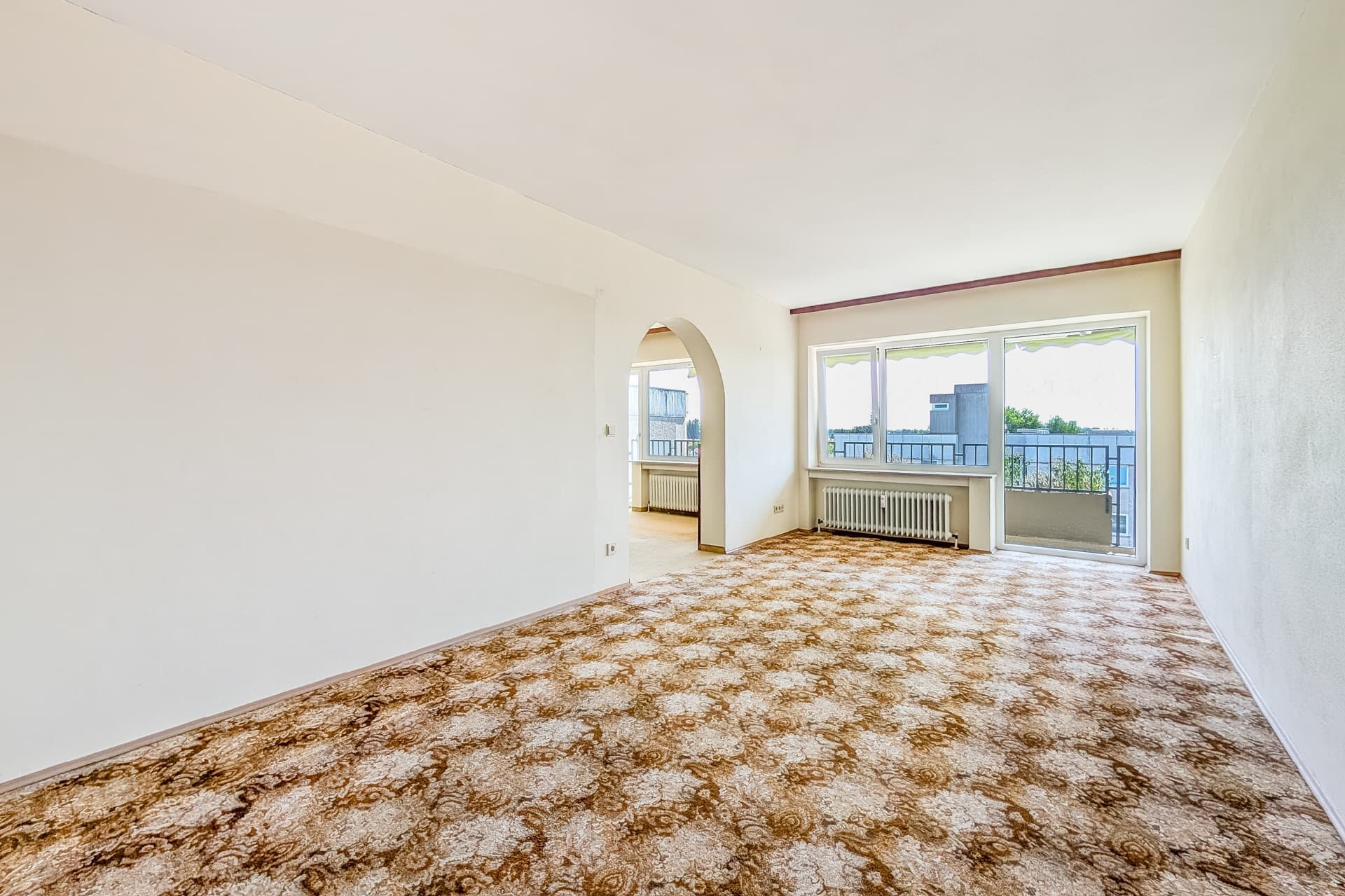 AIGNER - 4,5 Zimmer zum Renovieren in Erding: Seltene Gelegenheit mit großem Wohnwert und Potenzial