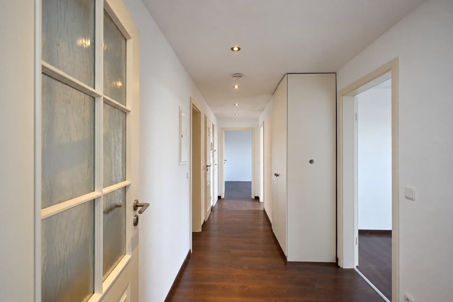 AIGNER - Viel Raum zum Wohlfühlen: Attraktive 4-Zimmer-Wohnung mit Loggia und Weitblick