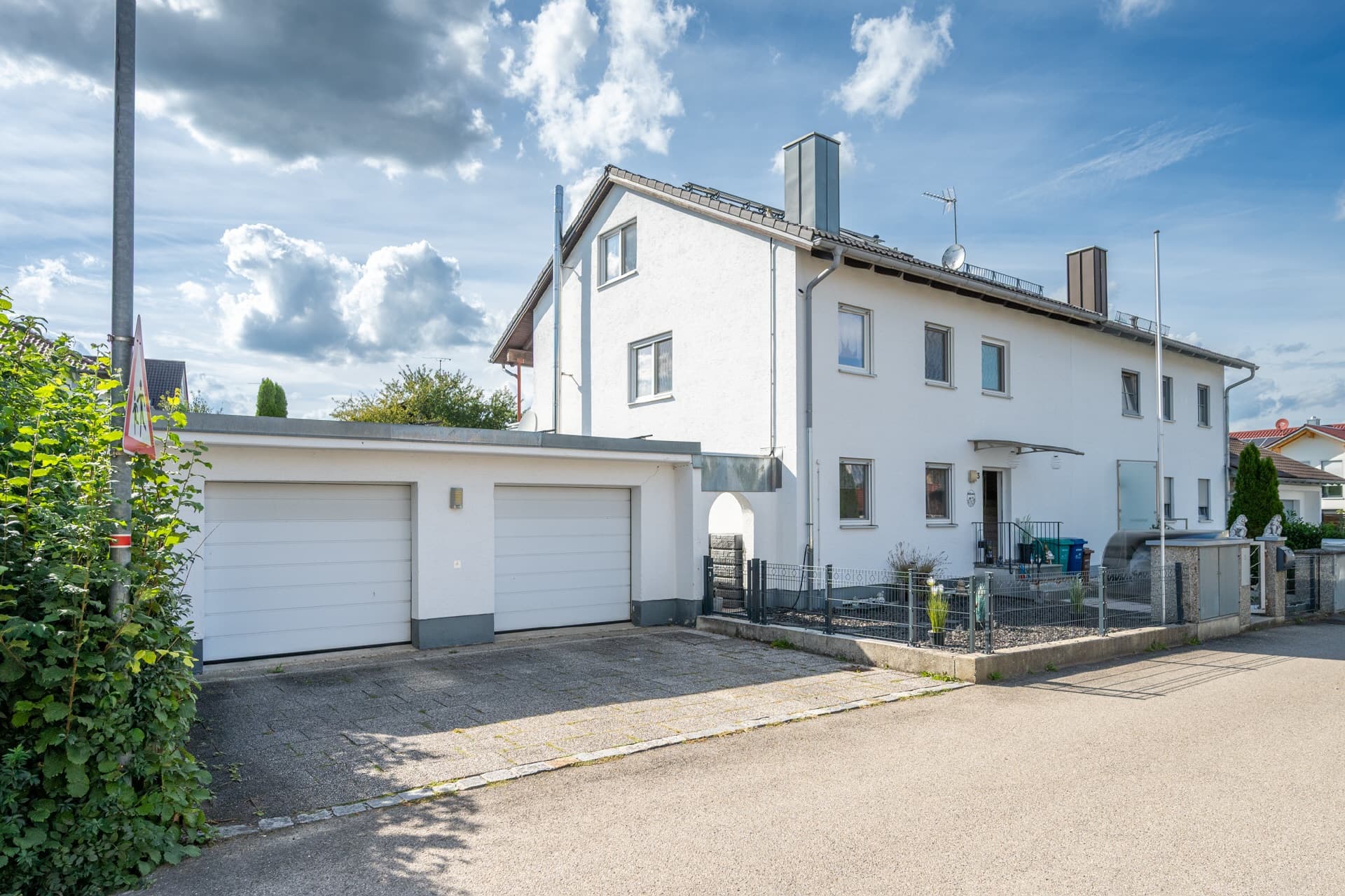 AIGNER - Großzügige Doppelhaushälfte mit Einliegerwohnung