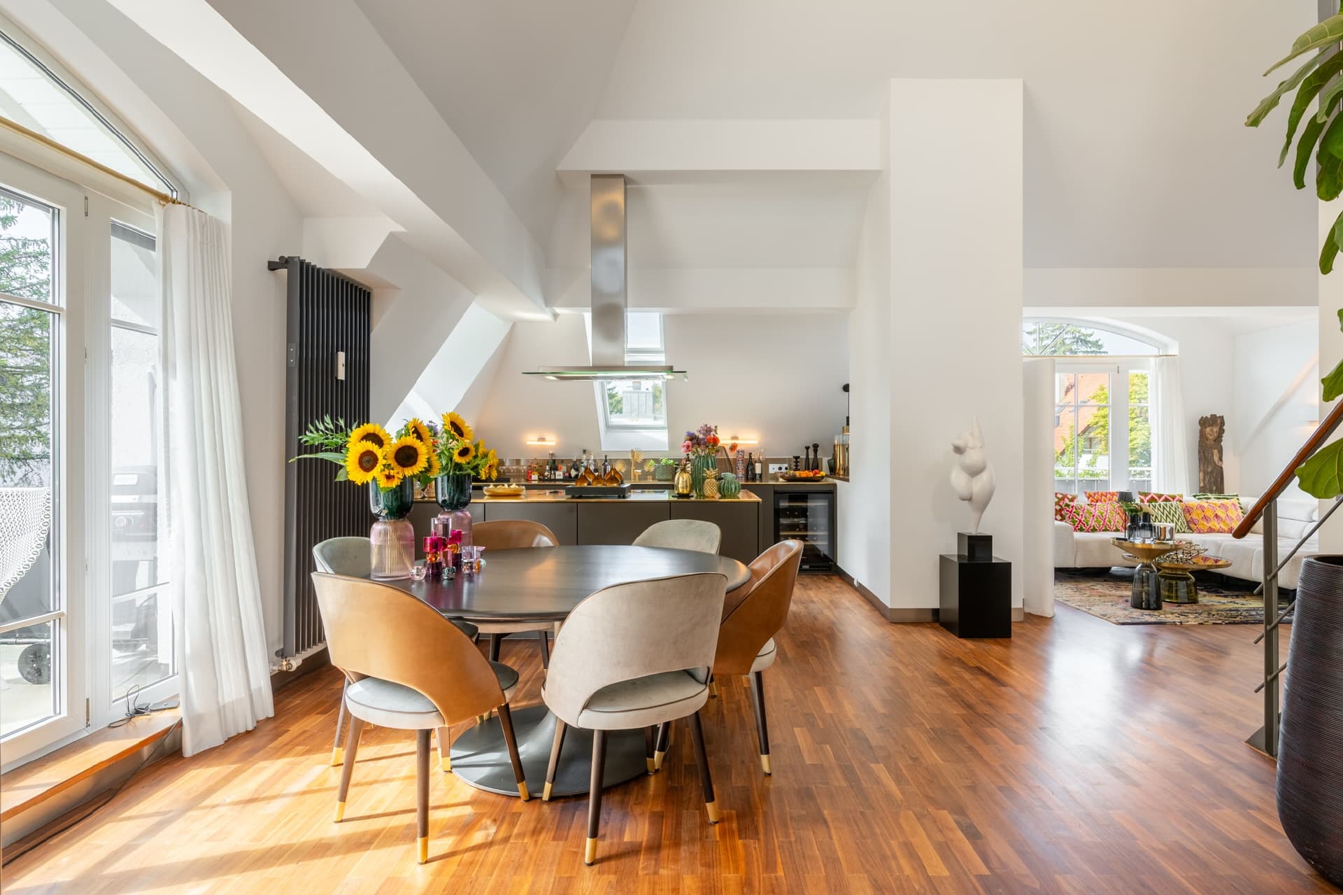 AIGNER - Exklusive Dachgeschosswohnung mit drei Dachterrassen und außergewöhnlicher Architektur