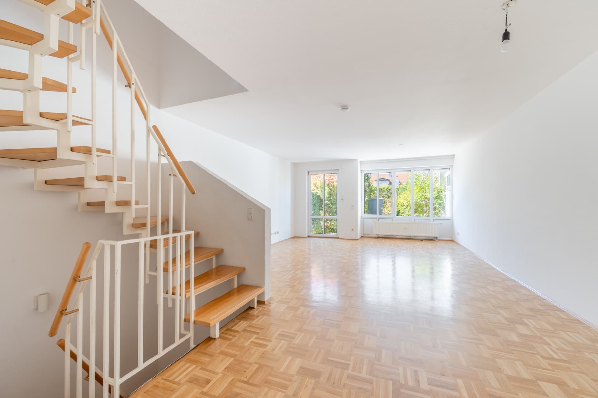 AIGNER - Wohnen wie im eigenen Reihenhaus – charmante Maisonette mit Westgarten
