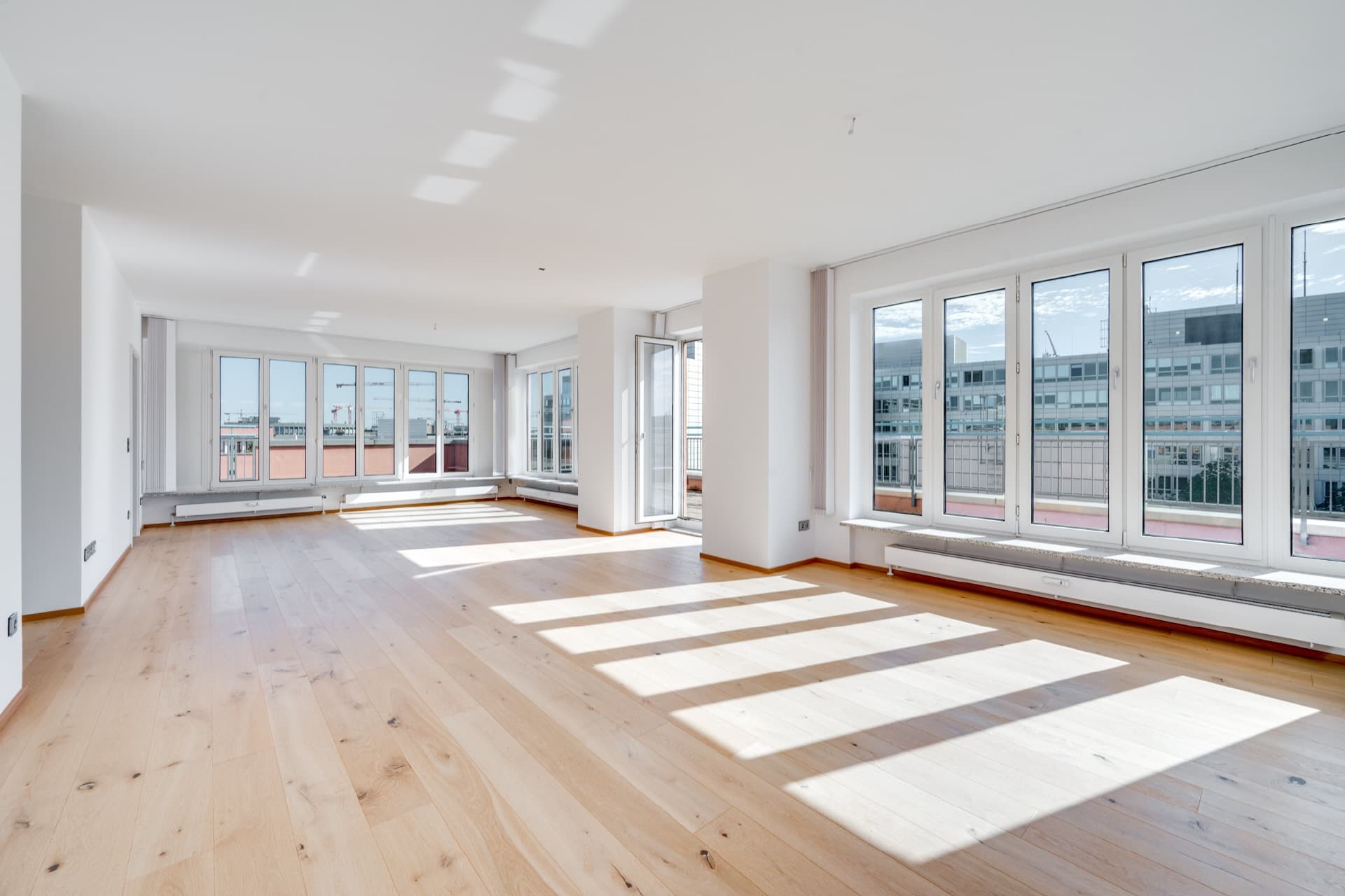 AIGNER - Mitten in München, ganz für sich – Penthouse mit großer Terrasse und ruhiger Innenhoflage